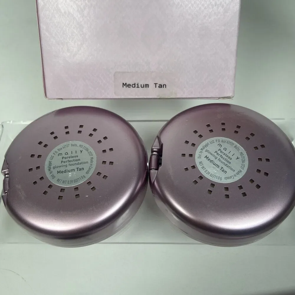 Mally Poreless Perfection Glowing Foundation Medium Tan 2 Compacts + Brush Kit
